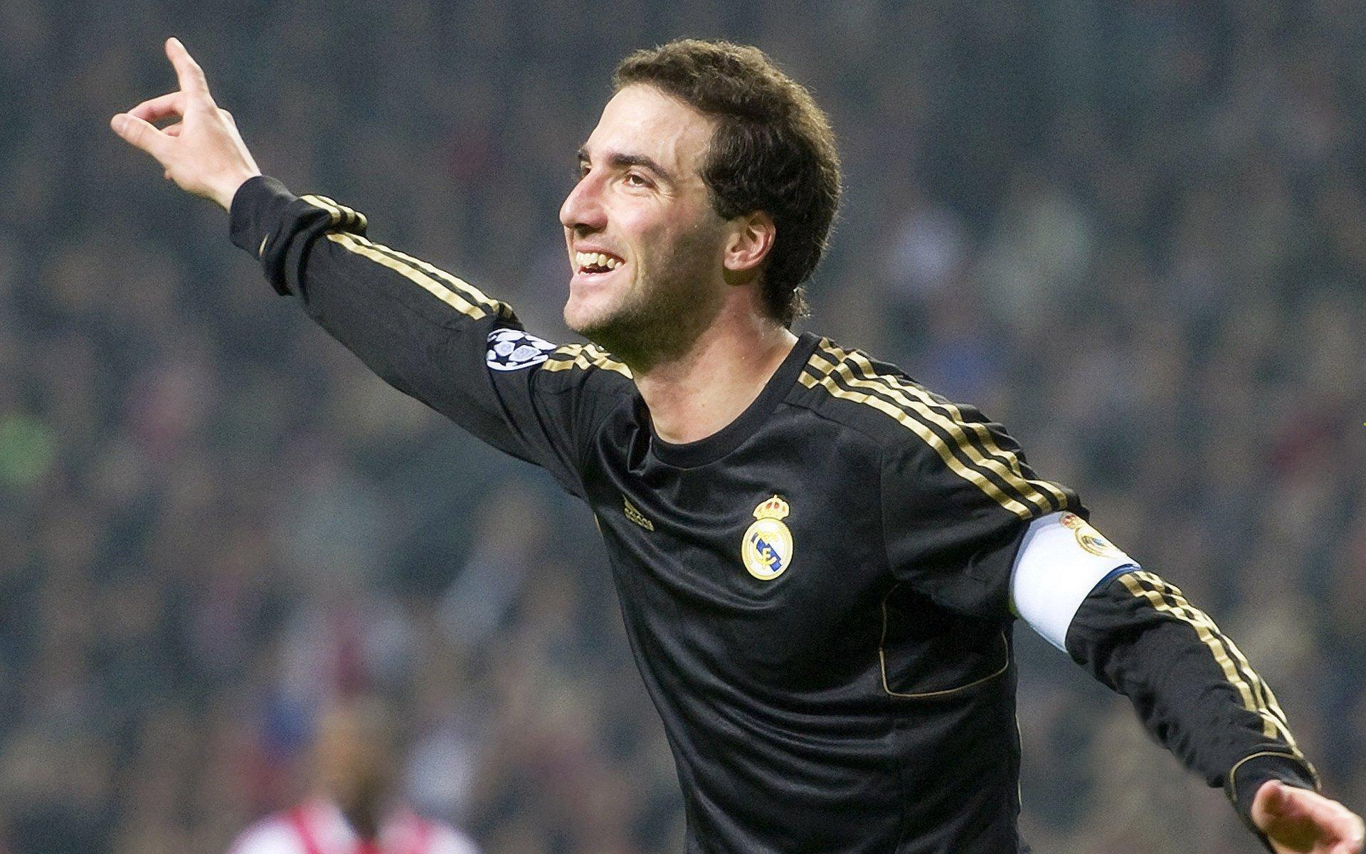 詹姆斯率队逆转取胜，湖人季后赛前景再现曙光