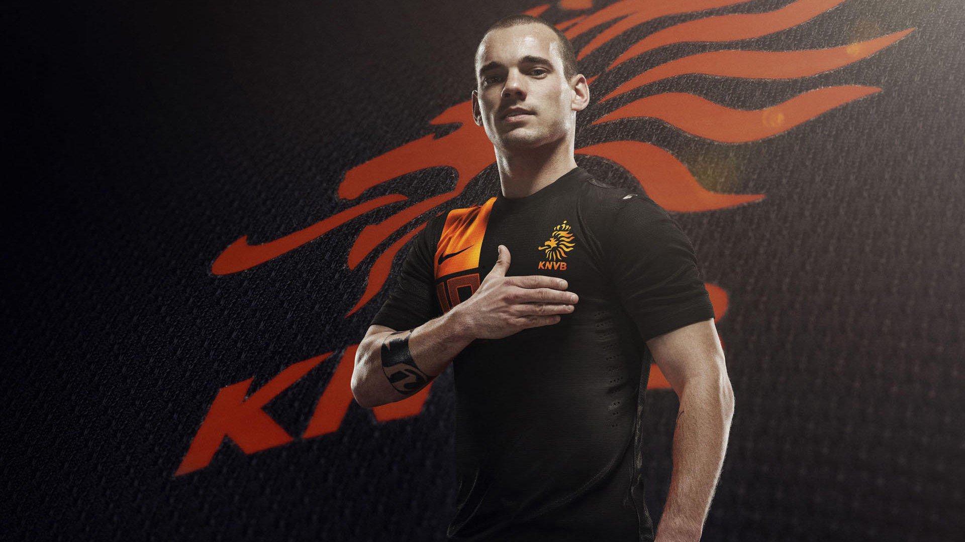 曼城主场迎战利兹联，哈兰德领衔锋线，多库首发，新援赖因德斯与尼科迎关键战