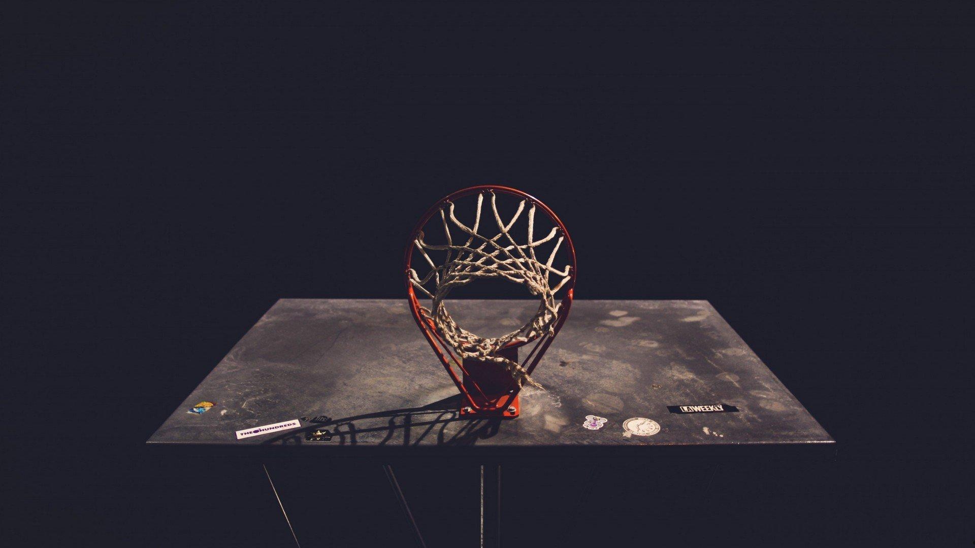 巴雷特高效22分引领团队攻势，西亚卡姆30分难救主，猛龙主场轻取步行者